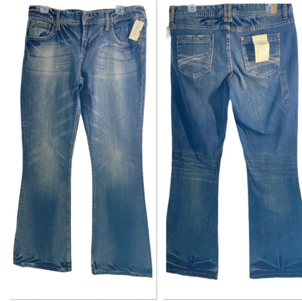 MAURICES Molli Flare Jeans, NWT, 9/10 Long